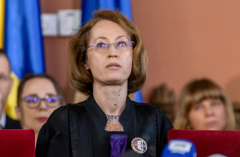 Judecătoarea care a șocat opinia publică a fugit direct în sala de judecată